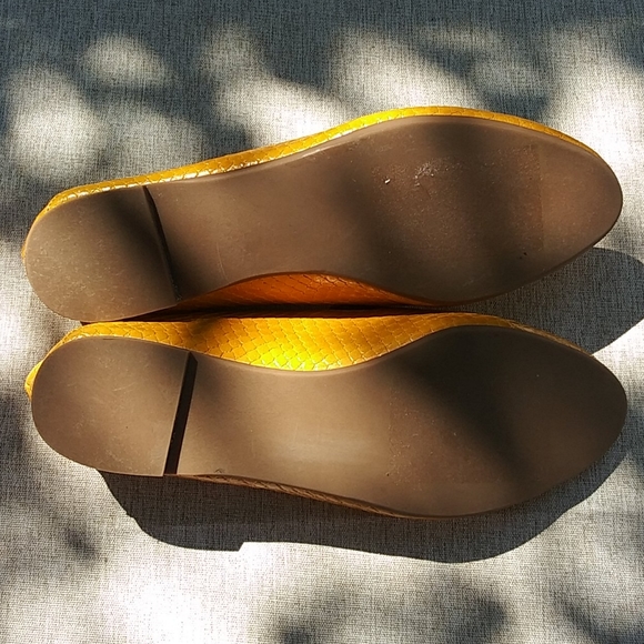 Dark Yellow Madden Girl Faux Crocodile Skin Shoes - Picture 4 of 8